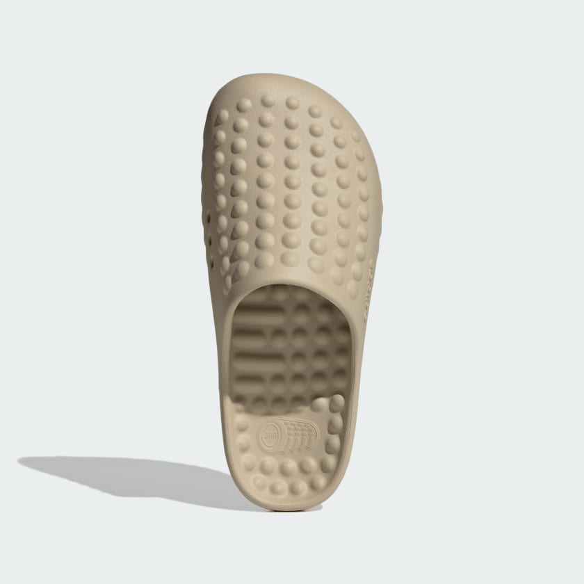Khaki Three / Khaki Three / Khaki Three-