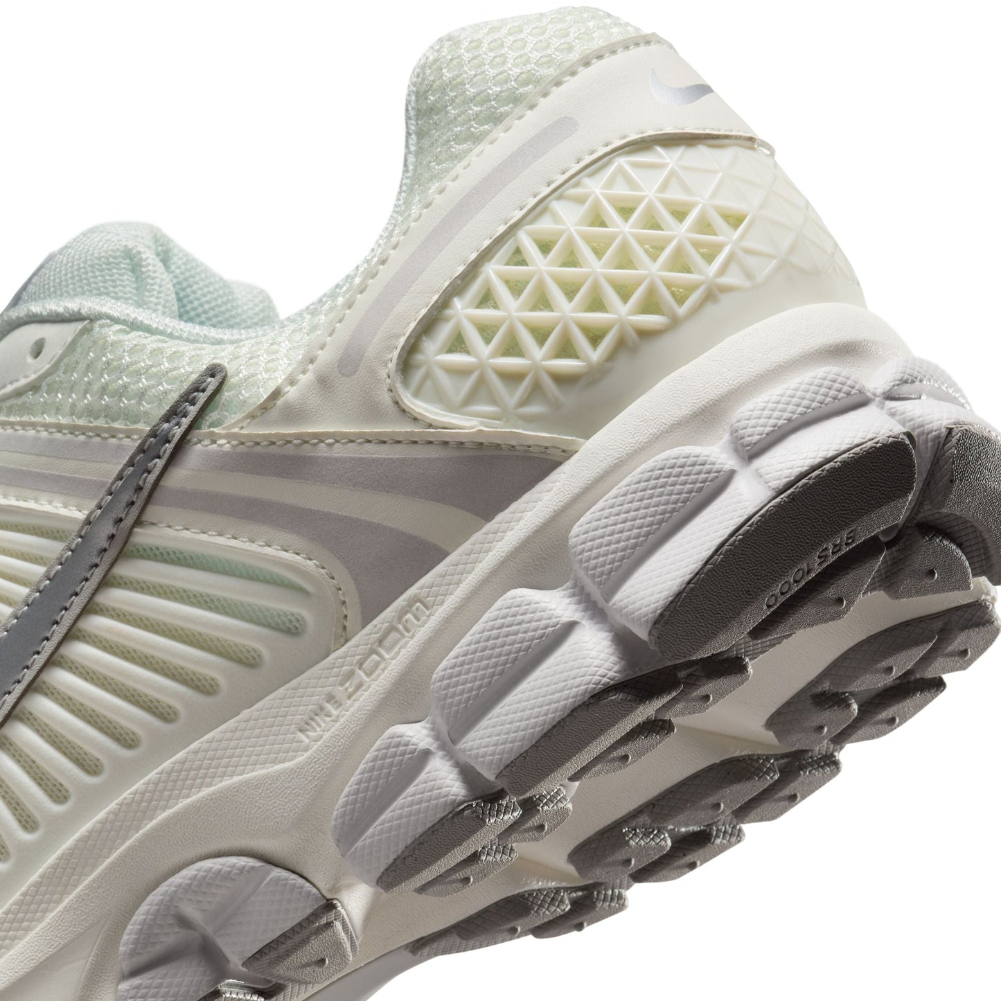Nike Mens Zoom Vomero 5 - Sail