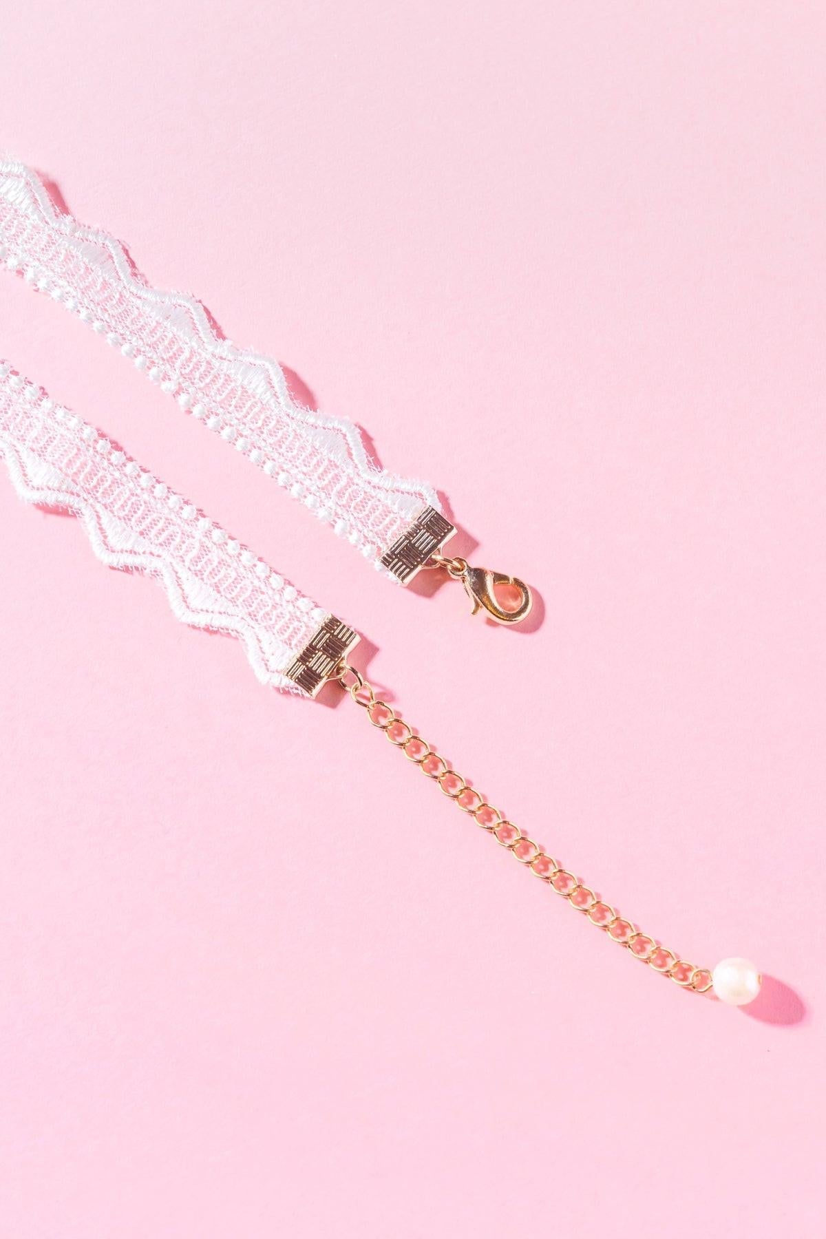 Pretty in Love Choker