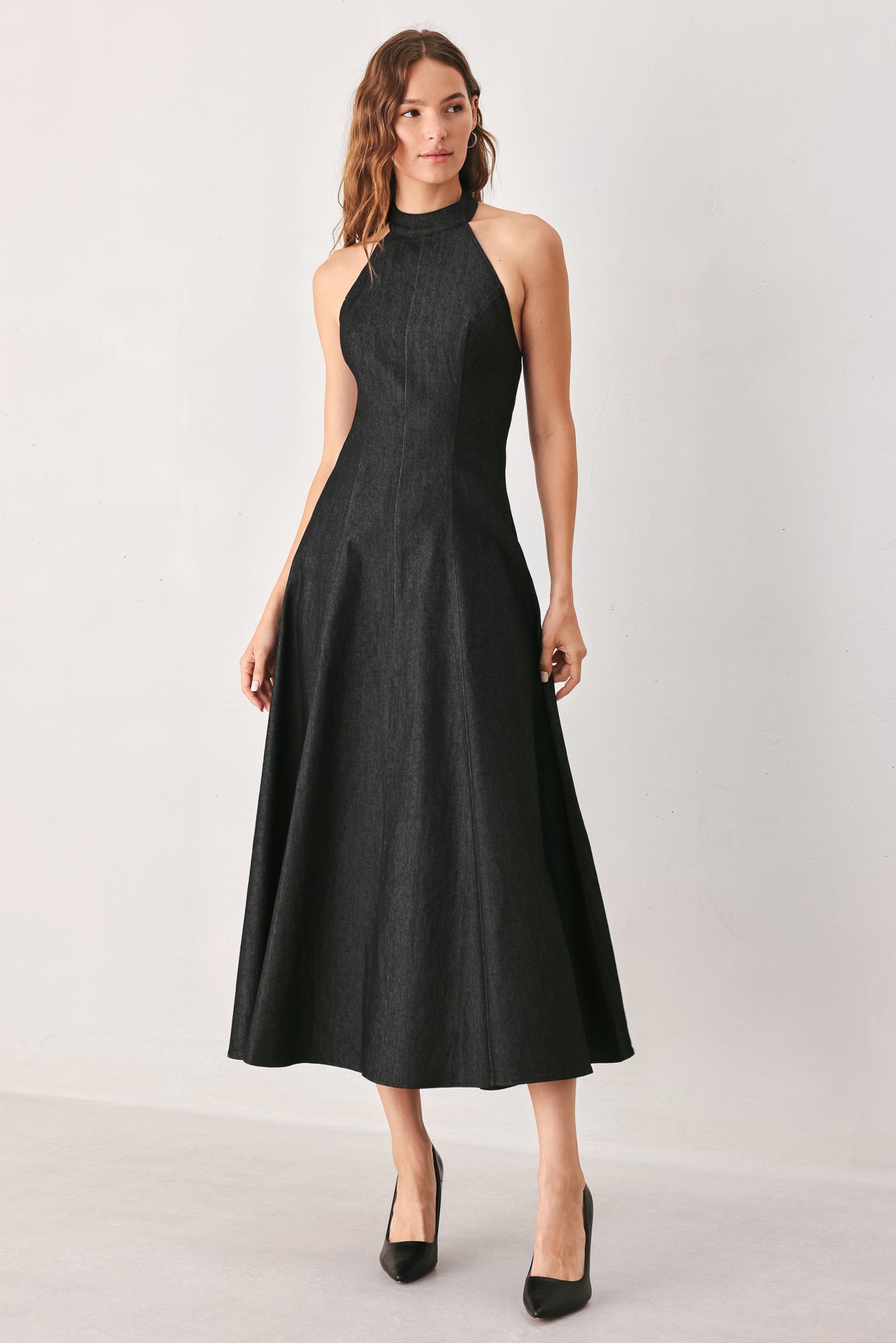 AFTER DARK HALTER DENIM MIDI DRESS, DARK DENIM / L