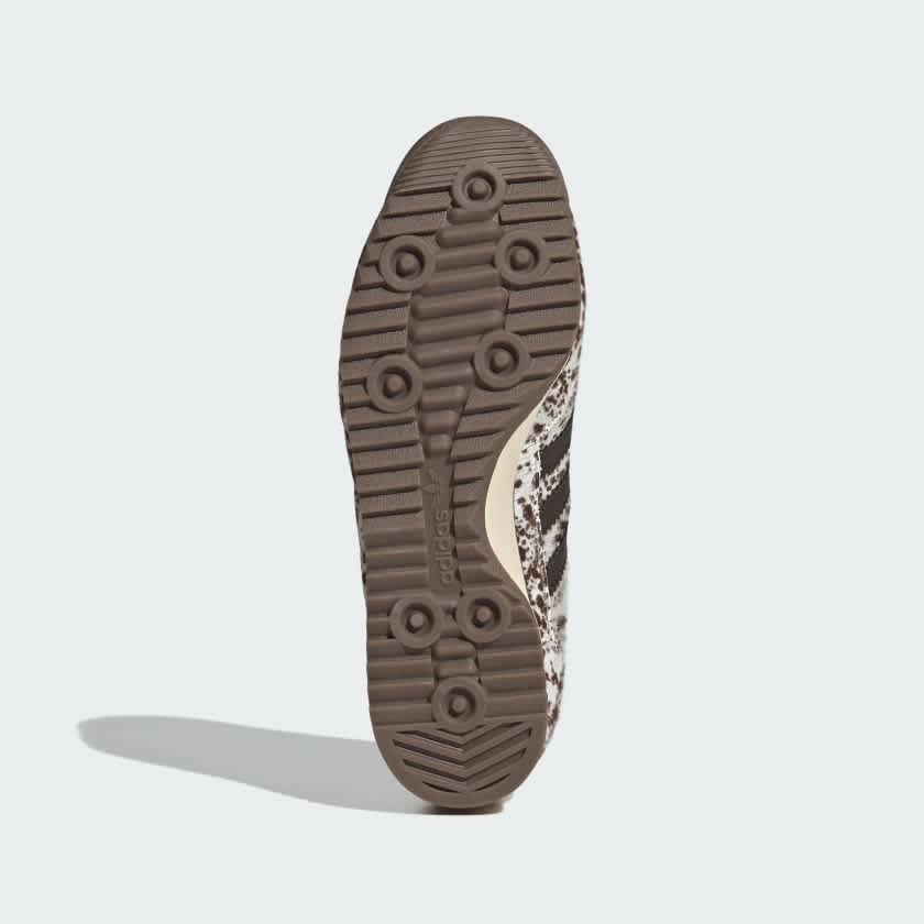 Off White / Dark Brown / Rich Green-