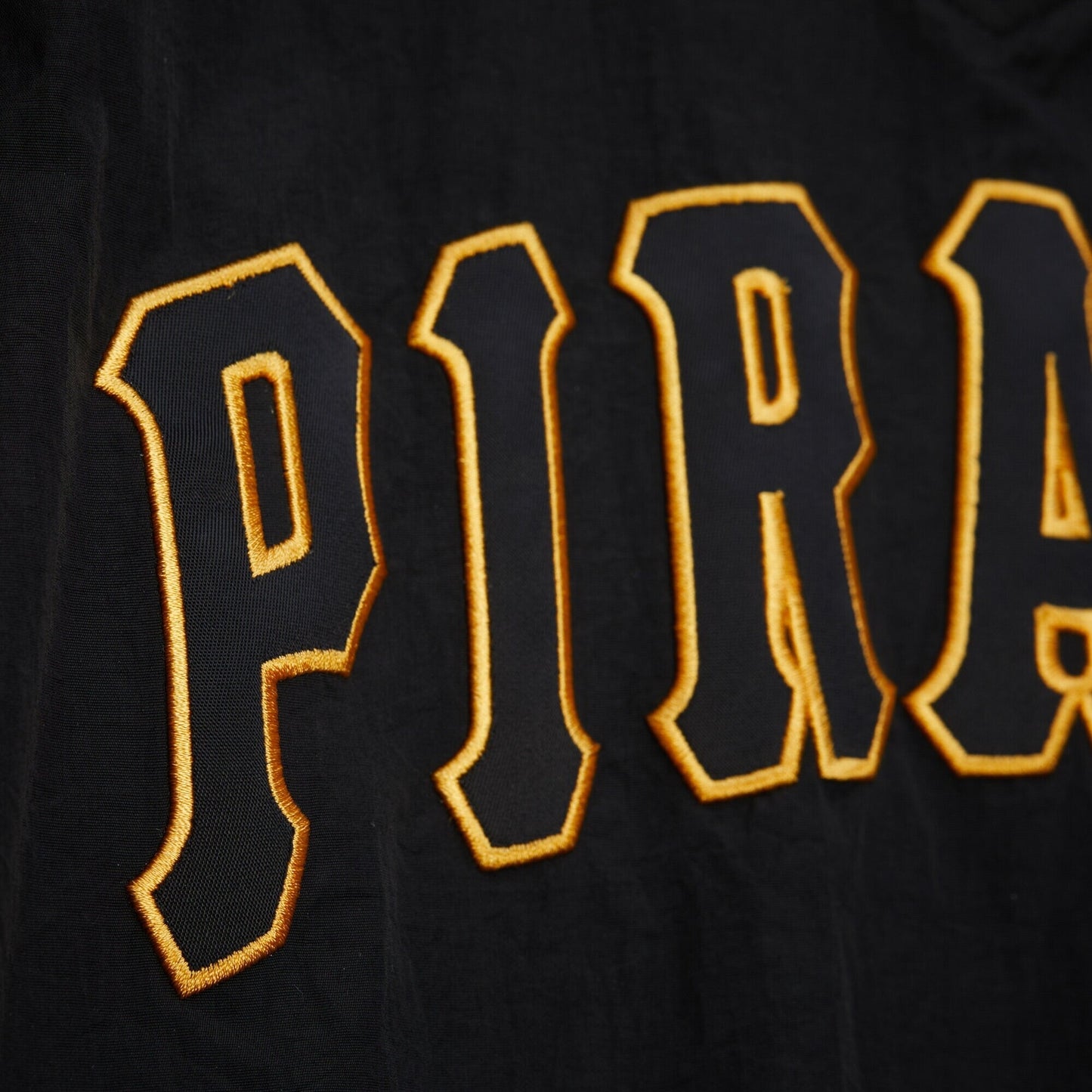 Mitchell & Ness Men's MLB Nylon Pullover Jacket Vintage Logo Pirates Pullovers