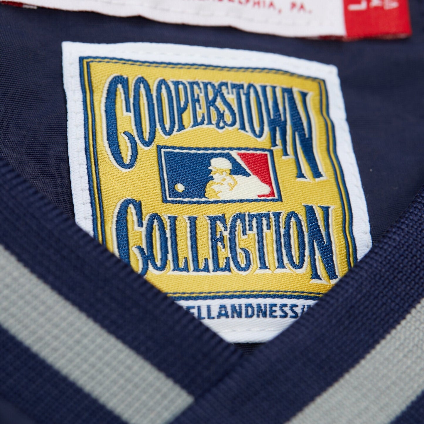 Mitchell & Ness Men's MLB Nylon Pullover Jacket Vintage Logo Yankees Pullovers