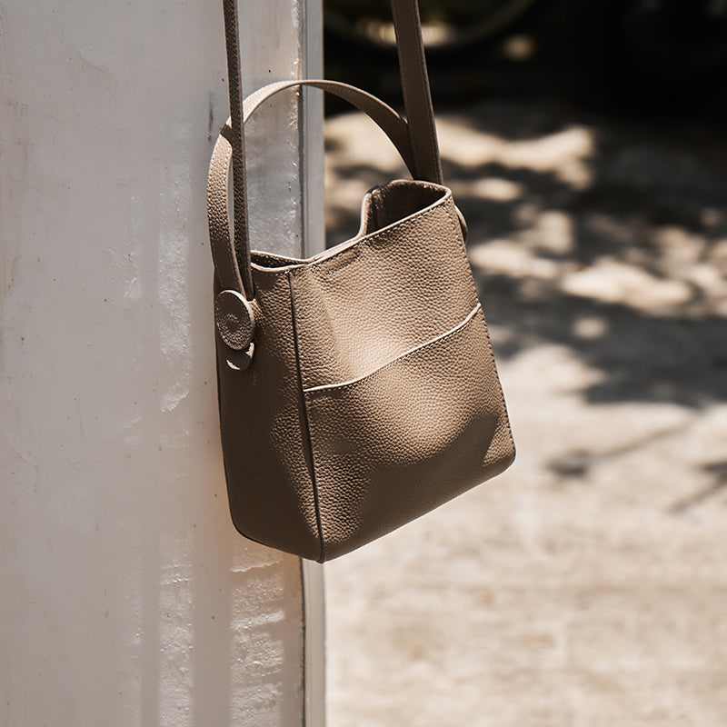 Taupe-