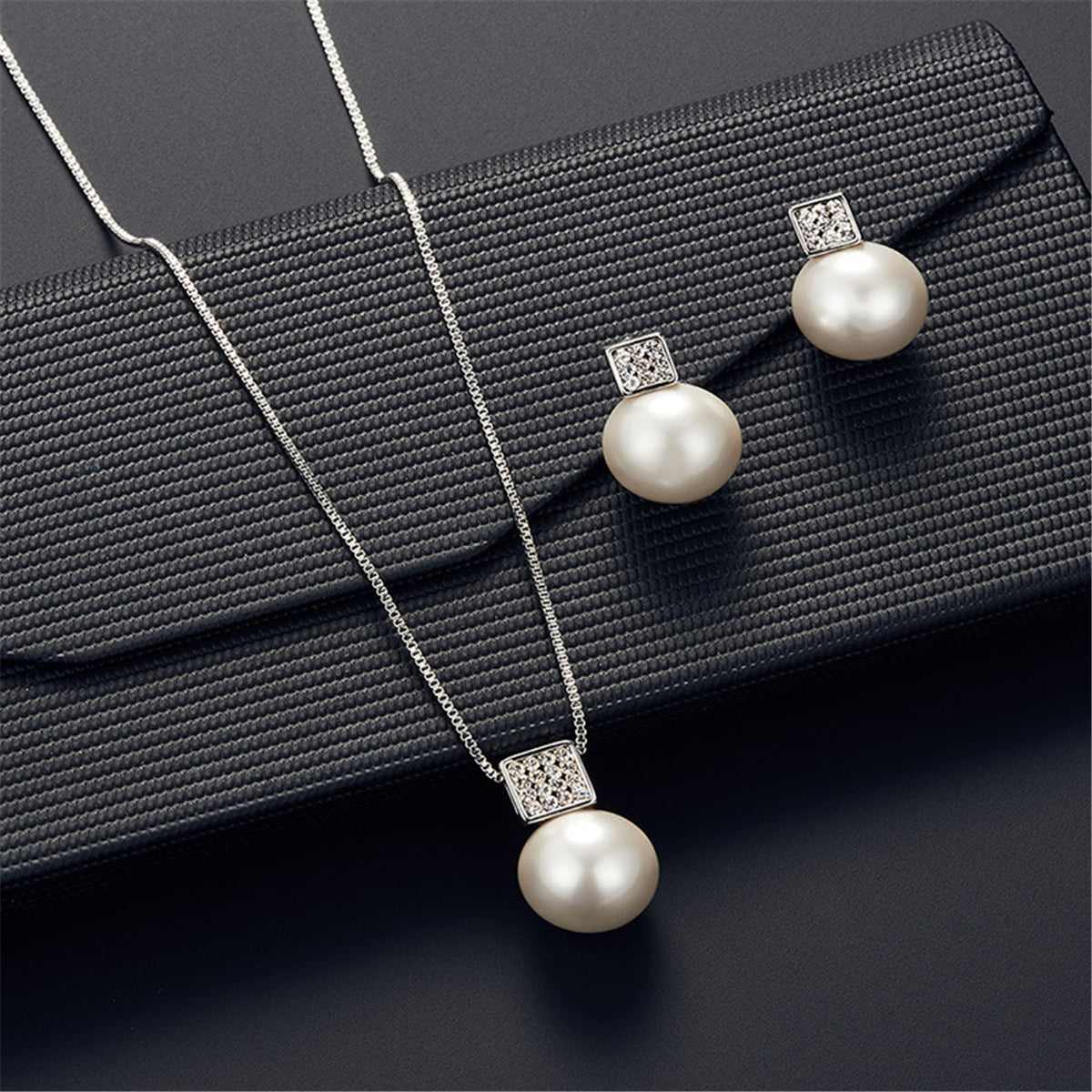 Pearl & Silvertone Pendant Necklace & Drop Earrings