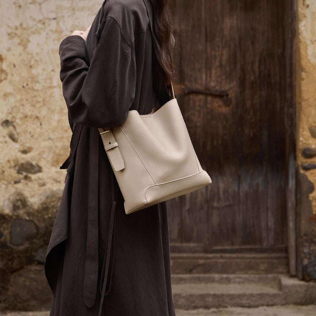 Taupe-