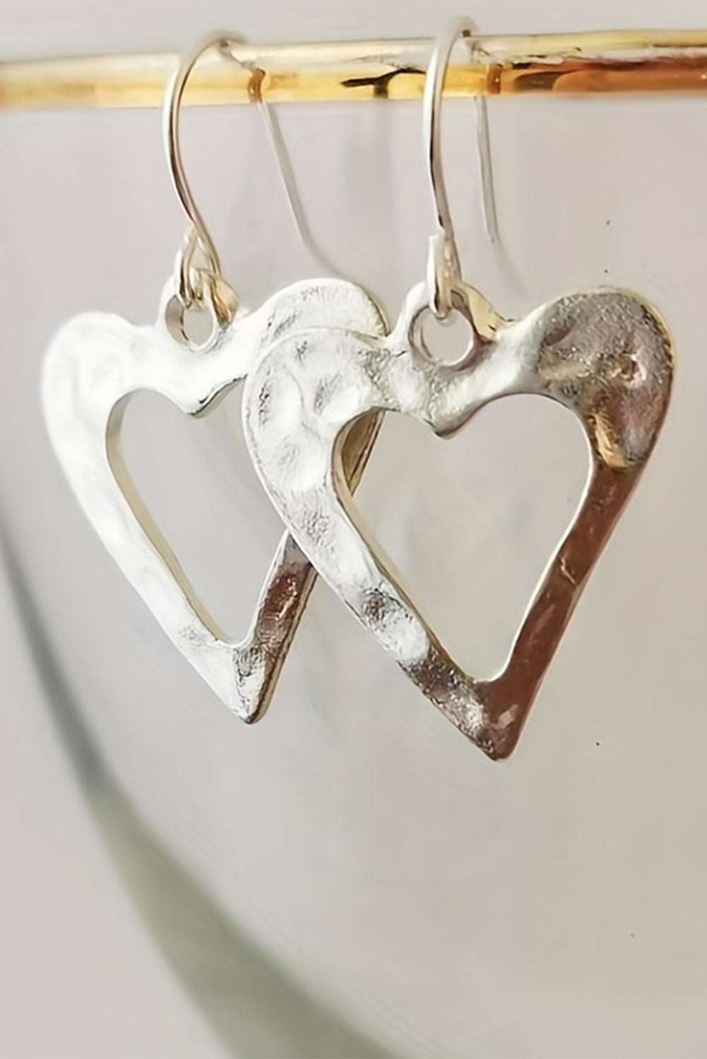 Hollowed Heart Shape Earrings - Silver / ONE SIZE / Alloy