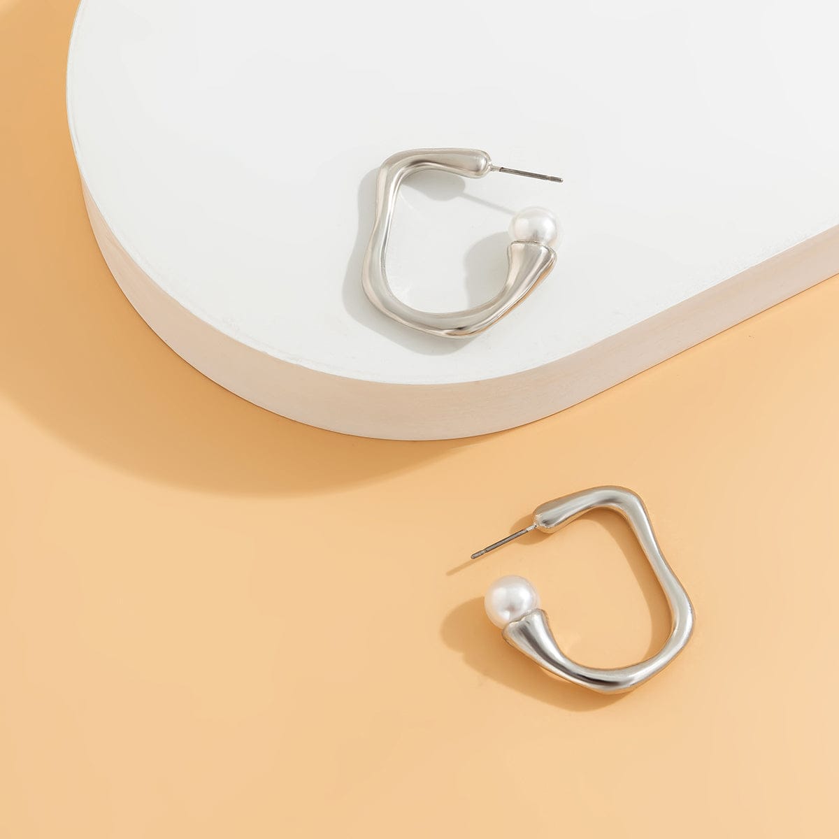 Pearl & Silvertone Curved Hoop Earring
