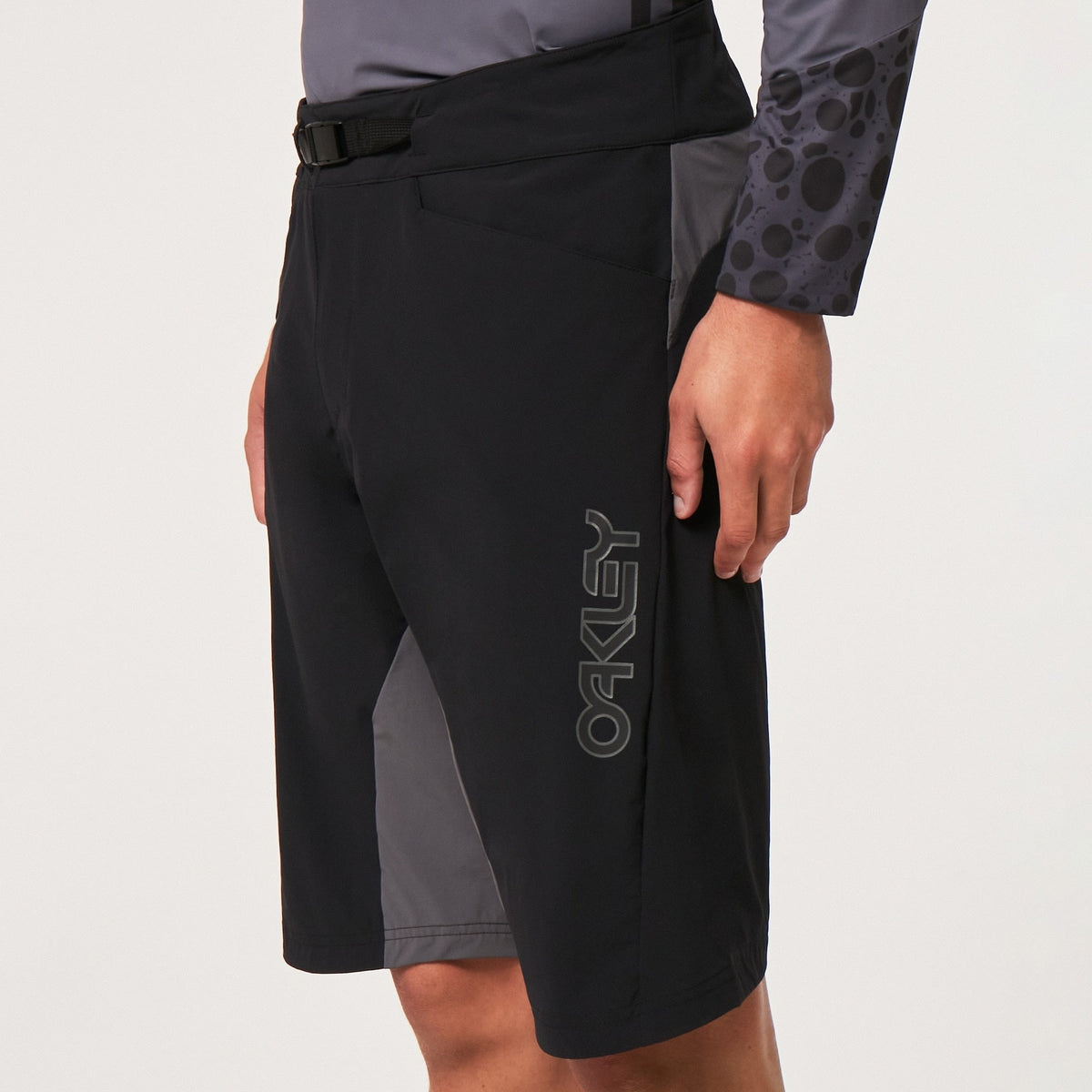 Oakley Men's Seeker '75 Short - Blackout