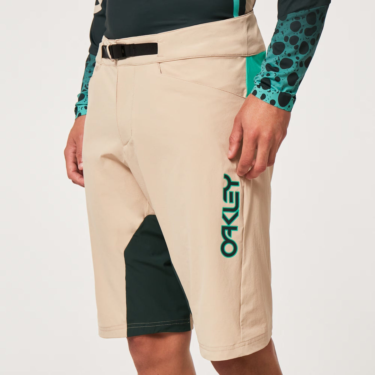 Oakley Men's Seeker '75 Short - Humus