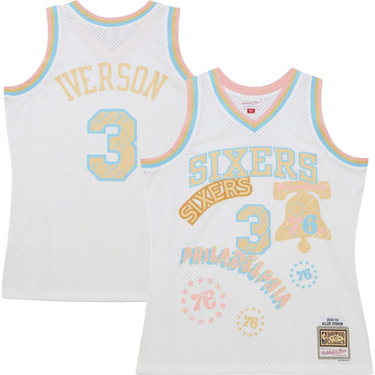 Mitchell & Ness Men's Sidewalk Sketch Swingman Jersey 76Ers 2002 Allen Iverson Jerseys