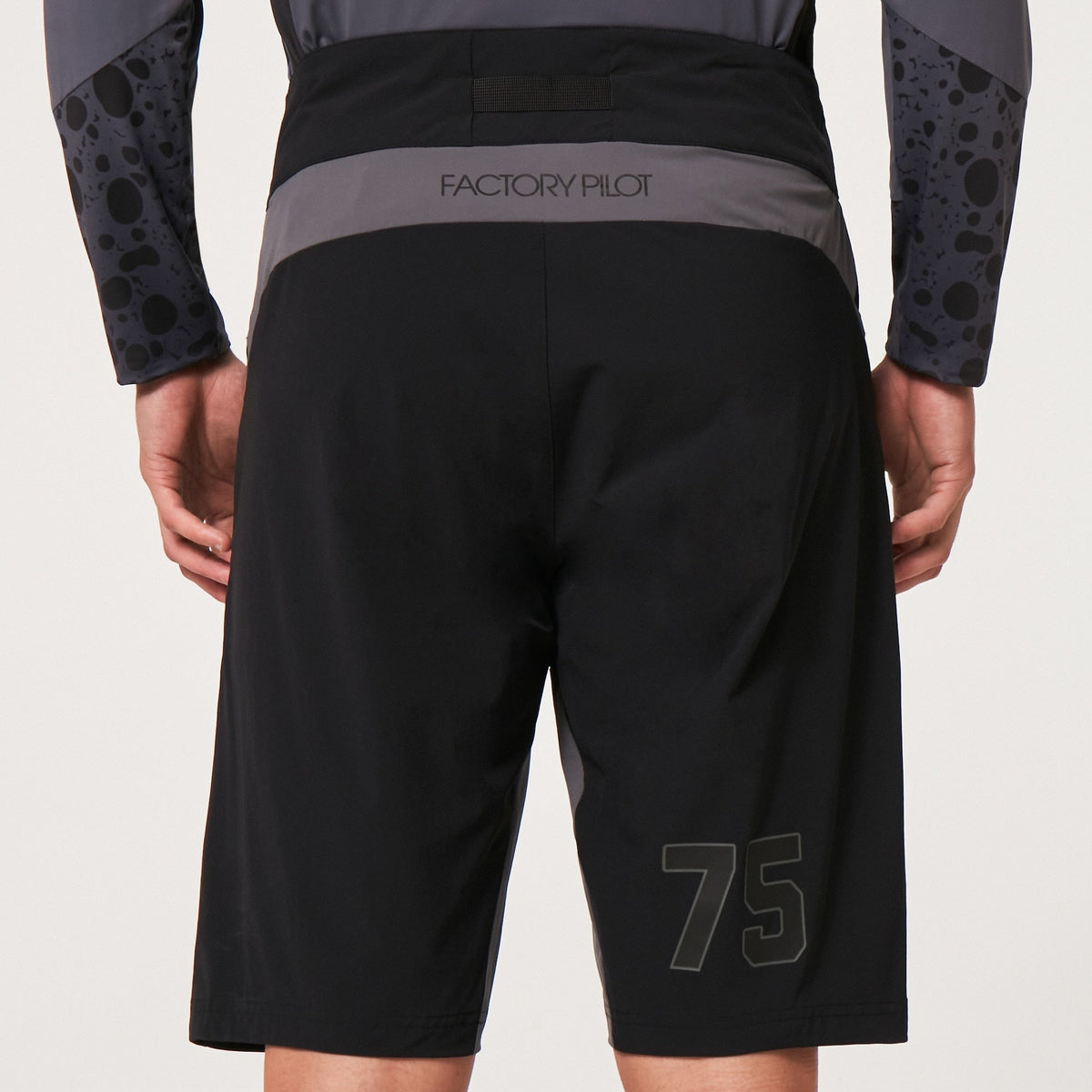 Oakley Men's Seeker '75 Short - Blackout