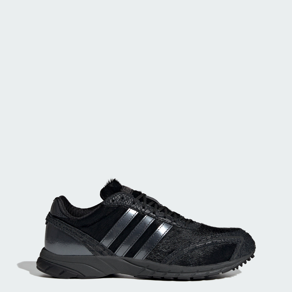 Core Black / Core Black / Carbon-