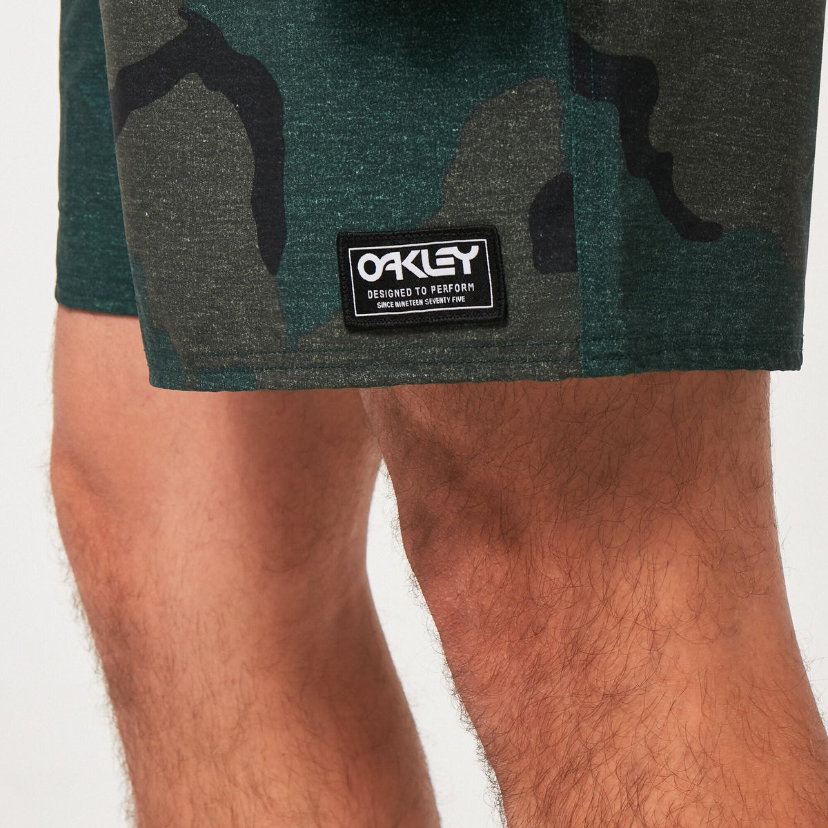 Oakley Men's Retro Camo RC 18" Beachshort - B1B Camo Hunter
