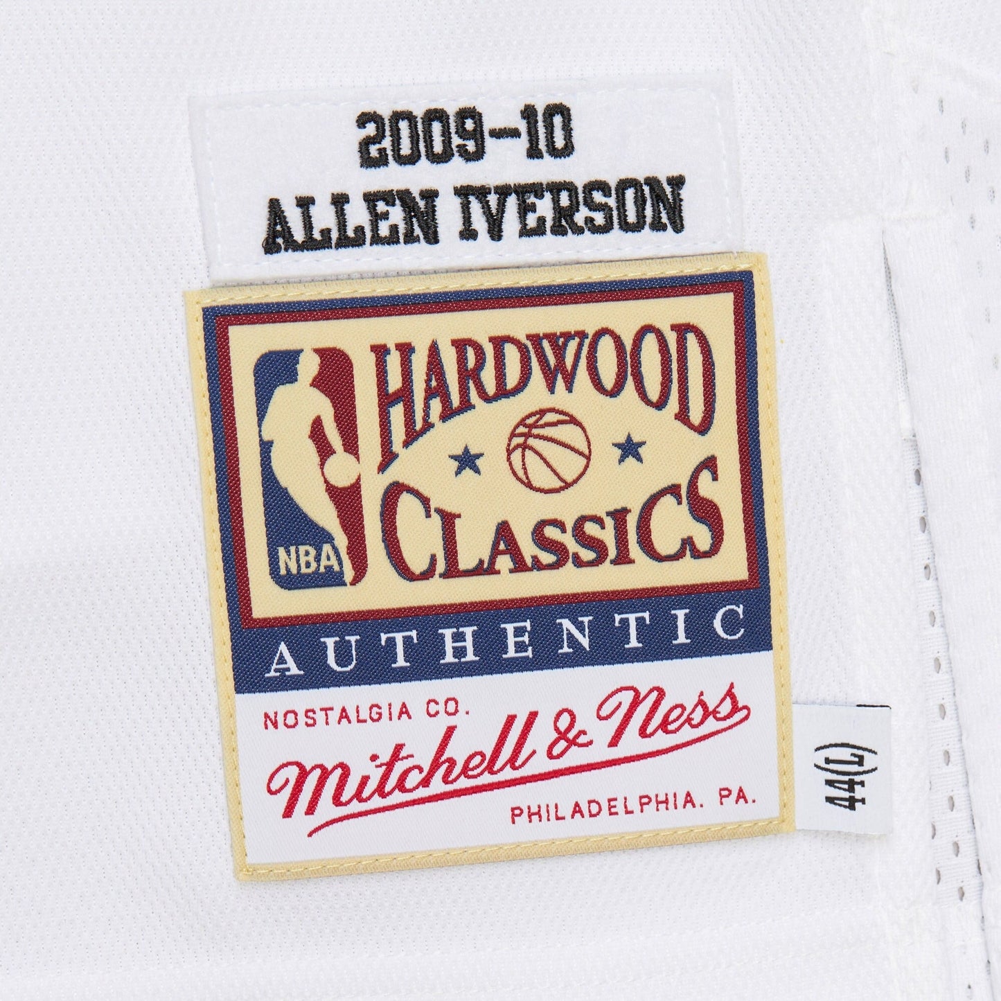 Mitchell & Ness Men's NBA White Jersey 76Ers 2009 Allen Iverson