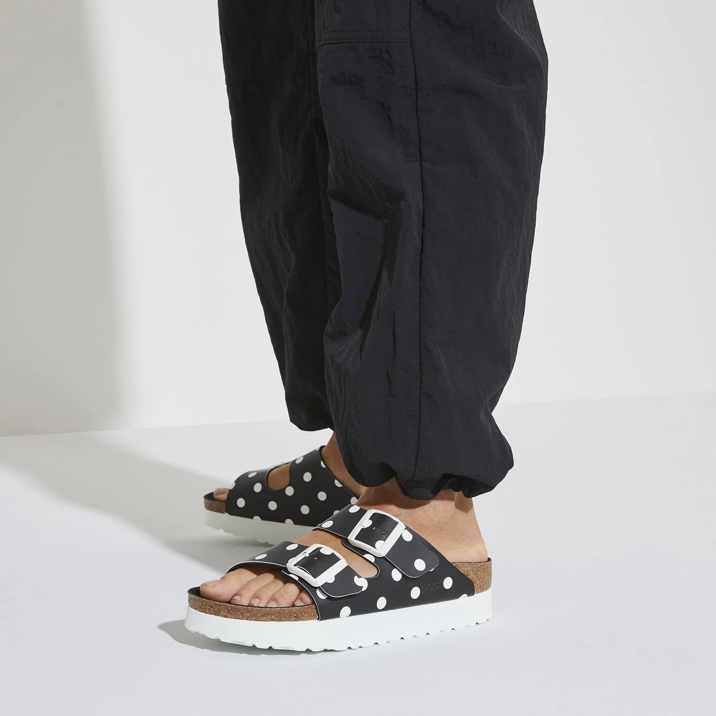 Black White Dots-