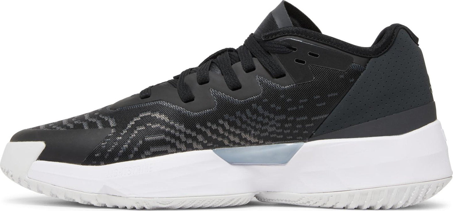 Core Black / Cloud White / Carbon-