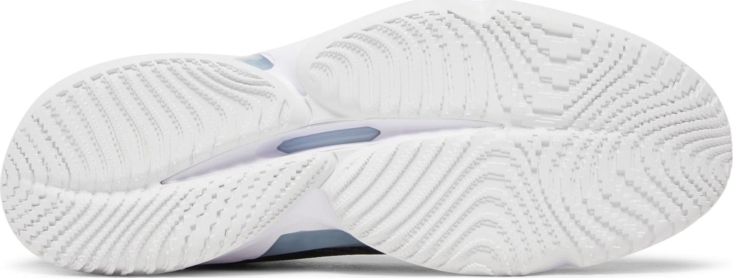 Core Black / Cloud White / Carbon-