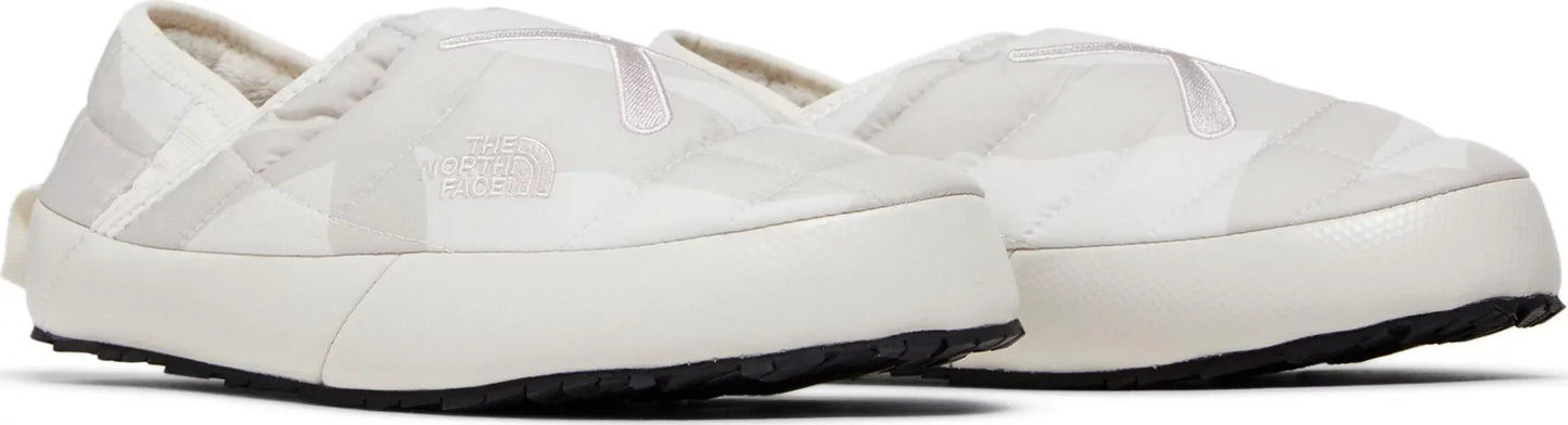 The North Face Women's Thermoball Traction Mule Vp 'Kaws Moonlight Ivory D2 Nuptse Print W' Mules