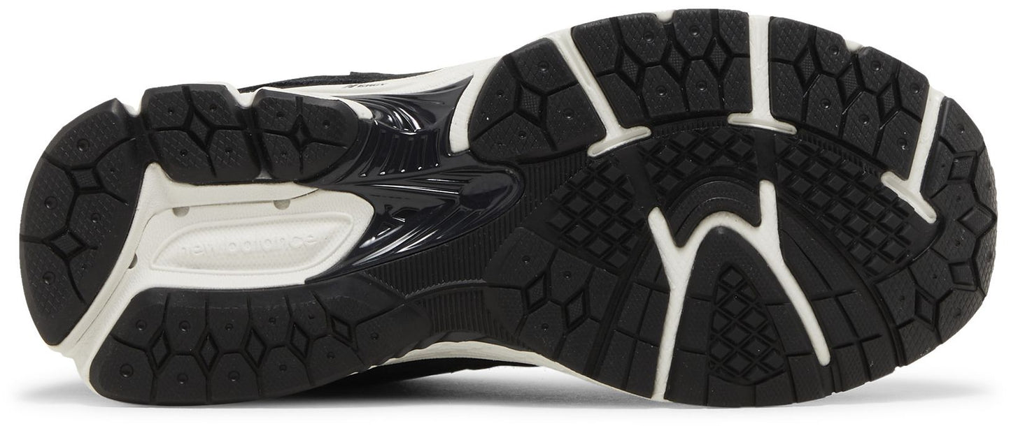 Grade School New Balance 2002R - Black