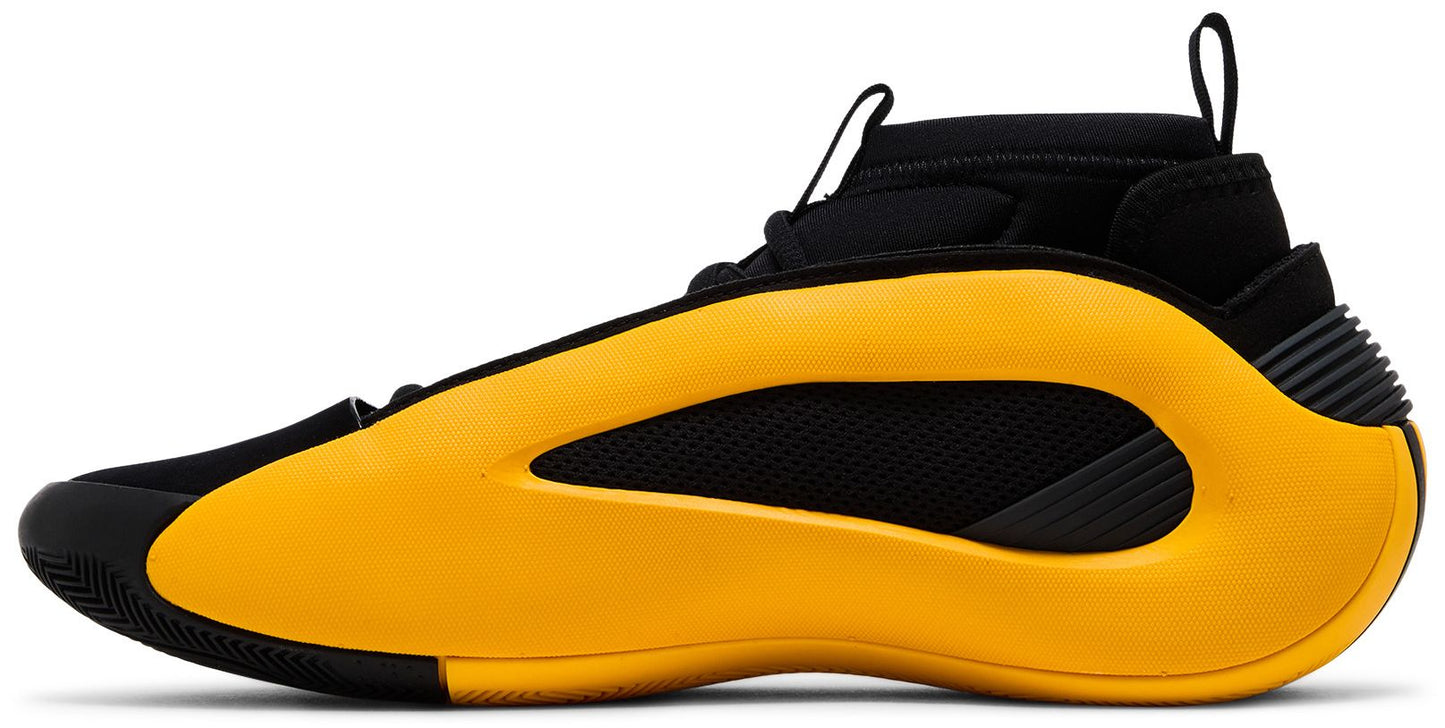 Core Black/Yellow/Core Black-