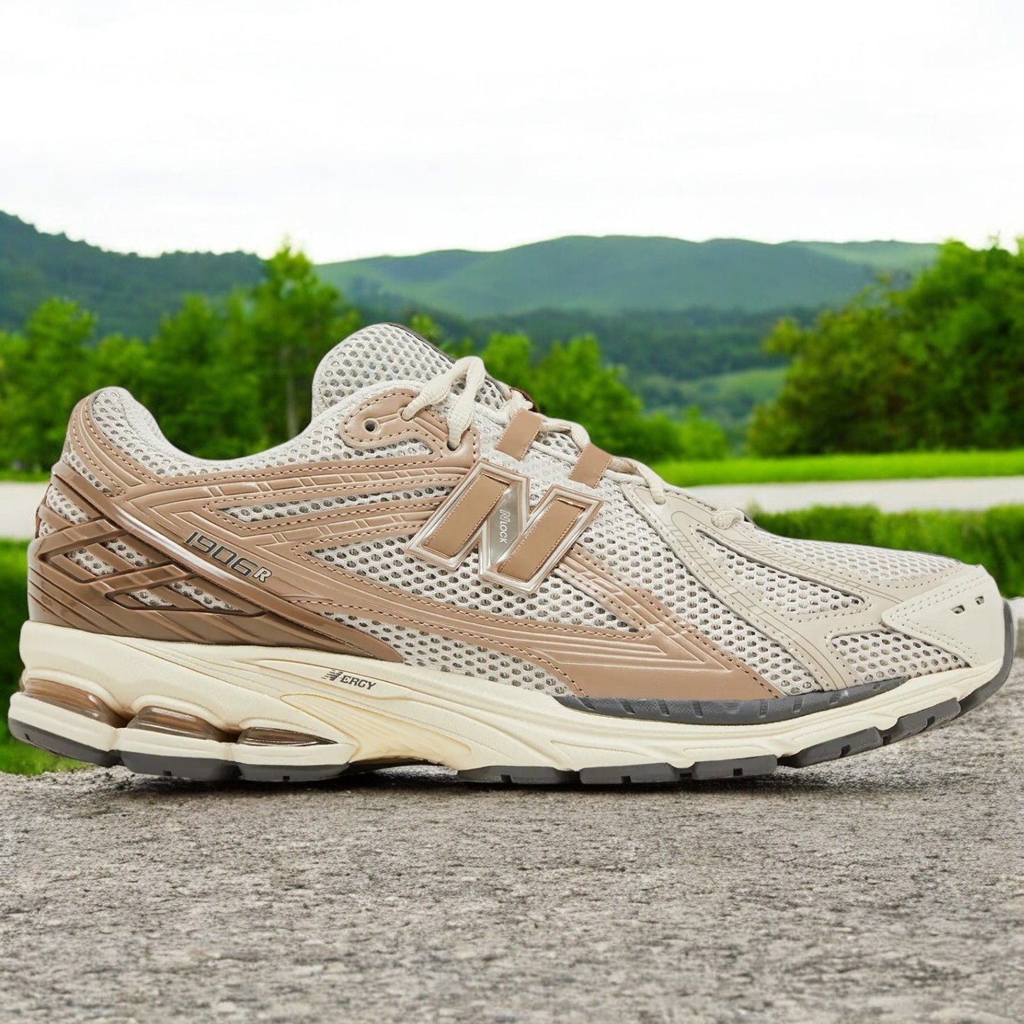 New Balance Men's 1906R 'Cream Beige Vachetta' Sneakers