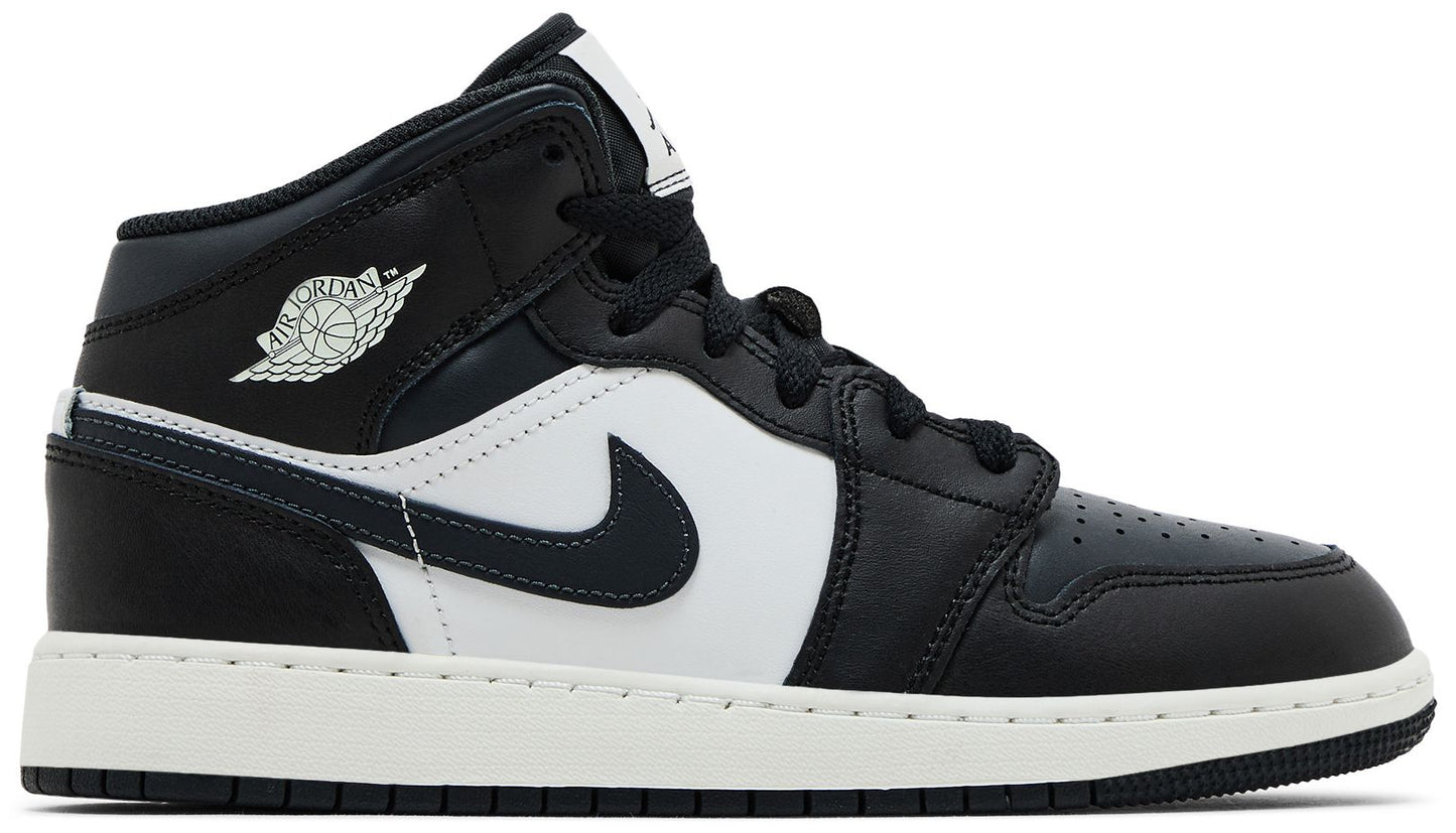 Grade School Air Jordan Retro 1 Mid 'Off Noir Toe (Gs)'