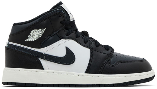 Grade School Air Jordan Retro 1 Mid 'Off Noir Toe (Gs)'