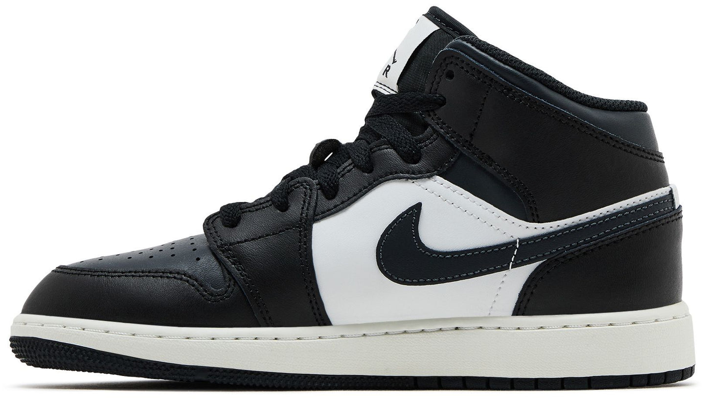 Grade School Air Jordan Retro 1 Mid 'Off Noir Toe (Gs)'