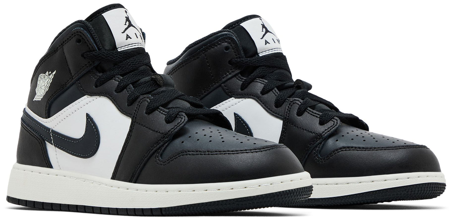 Grade School Air Jordan Retro 1 Mid 'Off Noir Toe (Gs)'