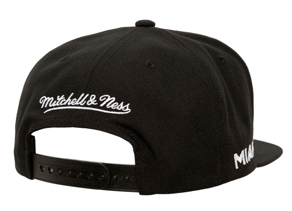 Mitchell & Ness Men's Mls Evergreen Black White Snapback Miami Cf Snapback Caps