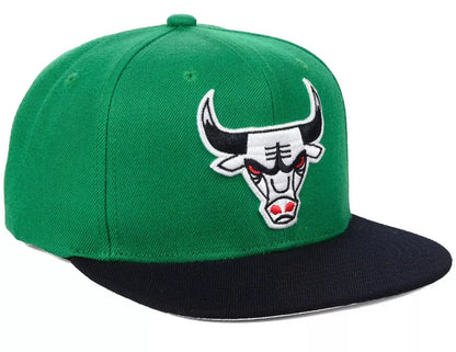 Mitchell & Ness Men's NBA Chicago Bulls 2 Tone Classic Snapback