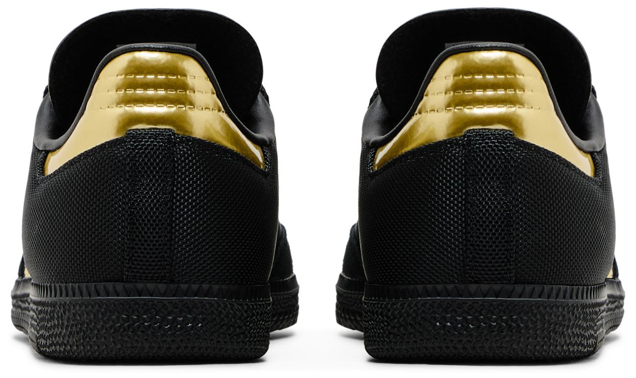 Core Black / Gold Metallic / Gold Metallic-