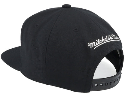Mitchell & Ness Men's NBA Evergreen Black White Snapback Bulls Snapback Caps
