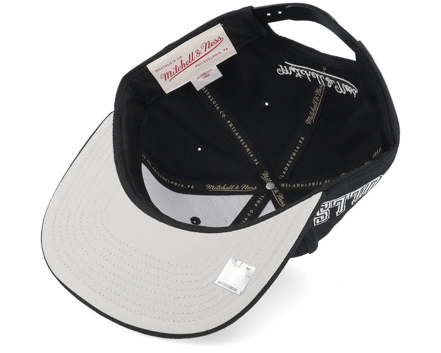 Men's Mitchell & Ness NBA Evergreen Black White Snapback Bulls