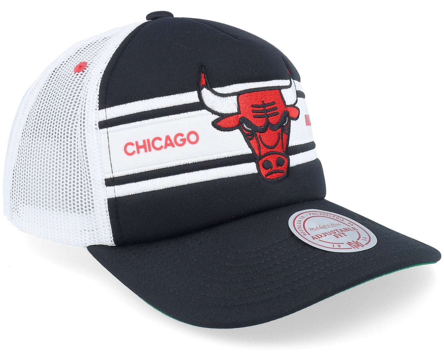 Men's Mitchell & Ness NBA Sideline Trucker Bulls