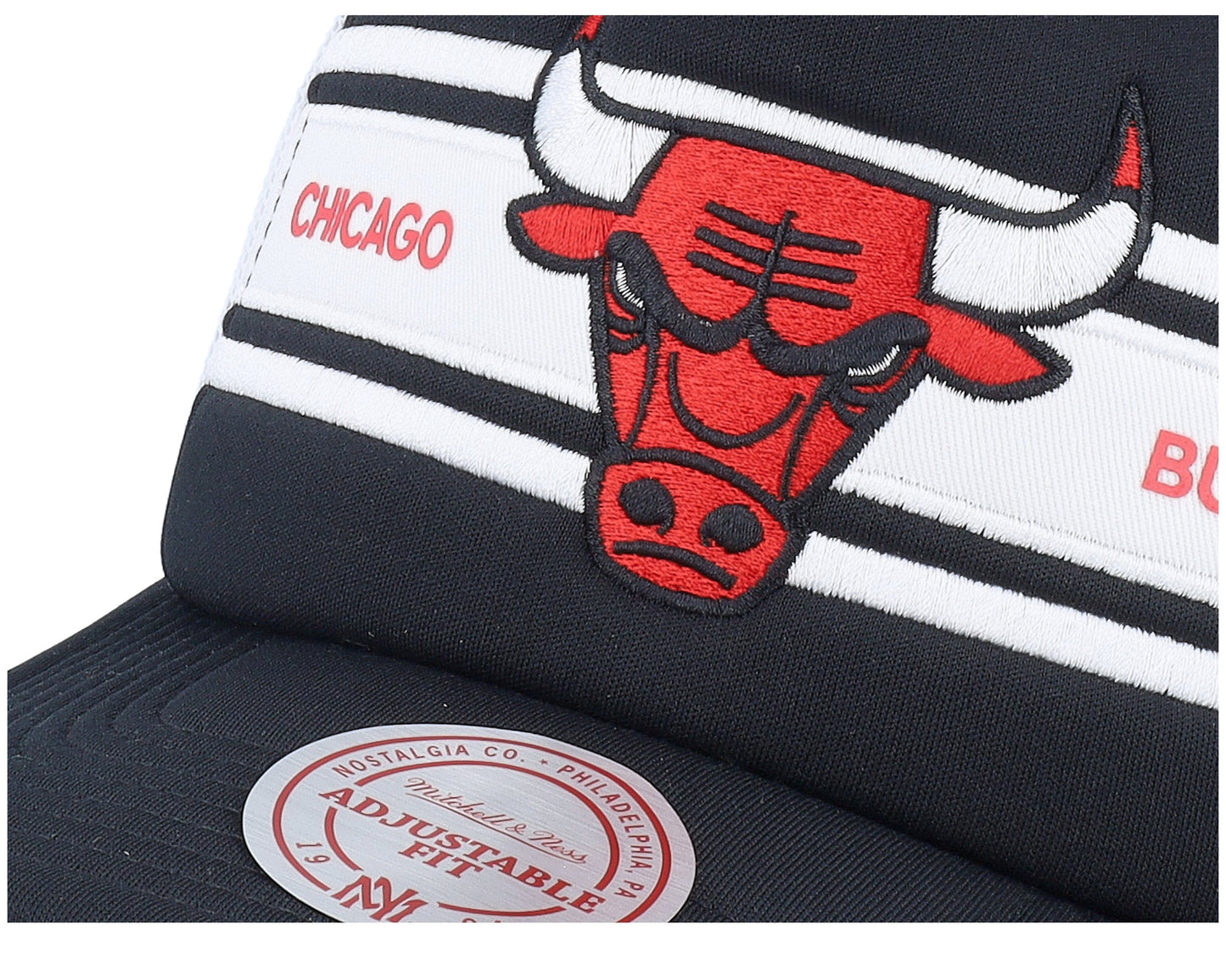 Men's Mitchell & Ness NBA Sideline Trucker Bulls
