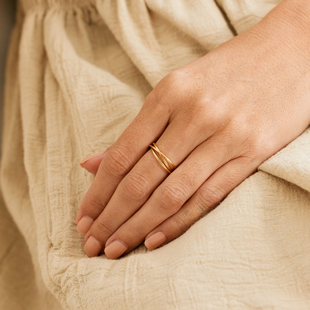 Mint & Lily Dainty Interlocking Fidget Ring