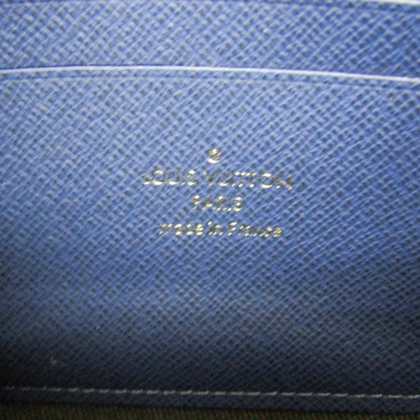 Louis Vuitton Taiga · Pochette Discovery PM