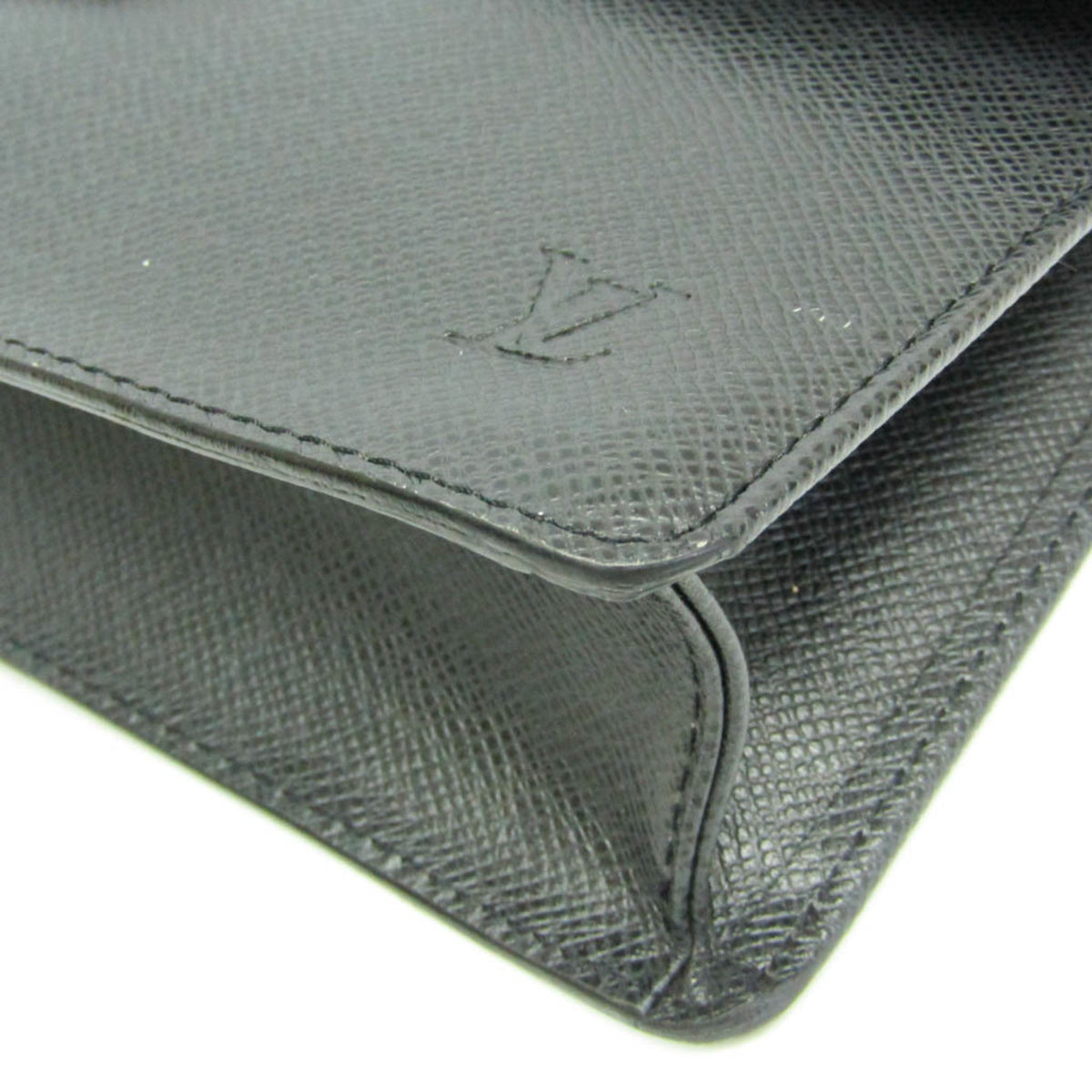 Louis Vuitton Taiga Selenga · Clutch