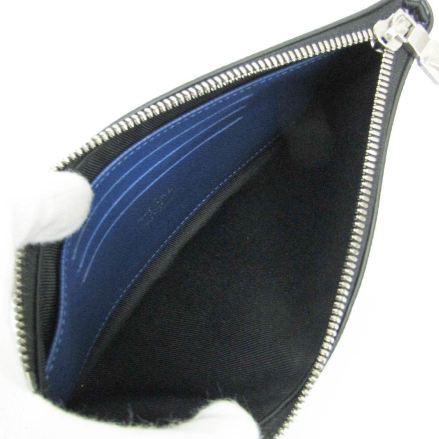 Louis Vuitton Taiga · Pochette Discovery PM