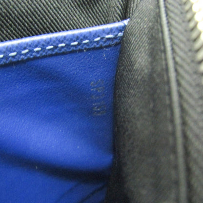 Louis Vuitton Taiga · Pochette Discovery PM