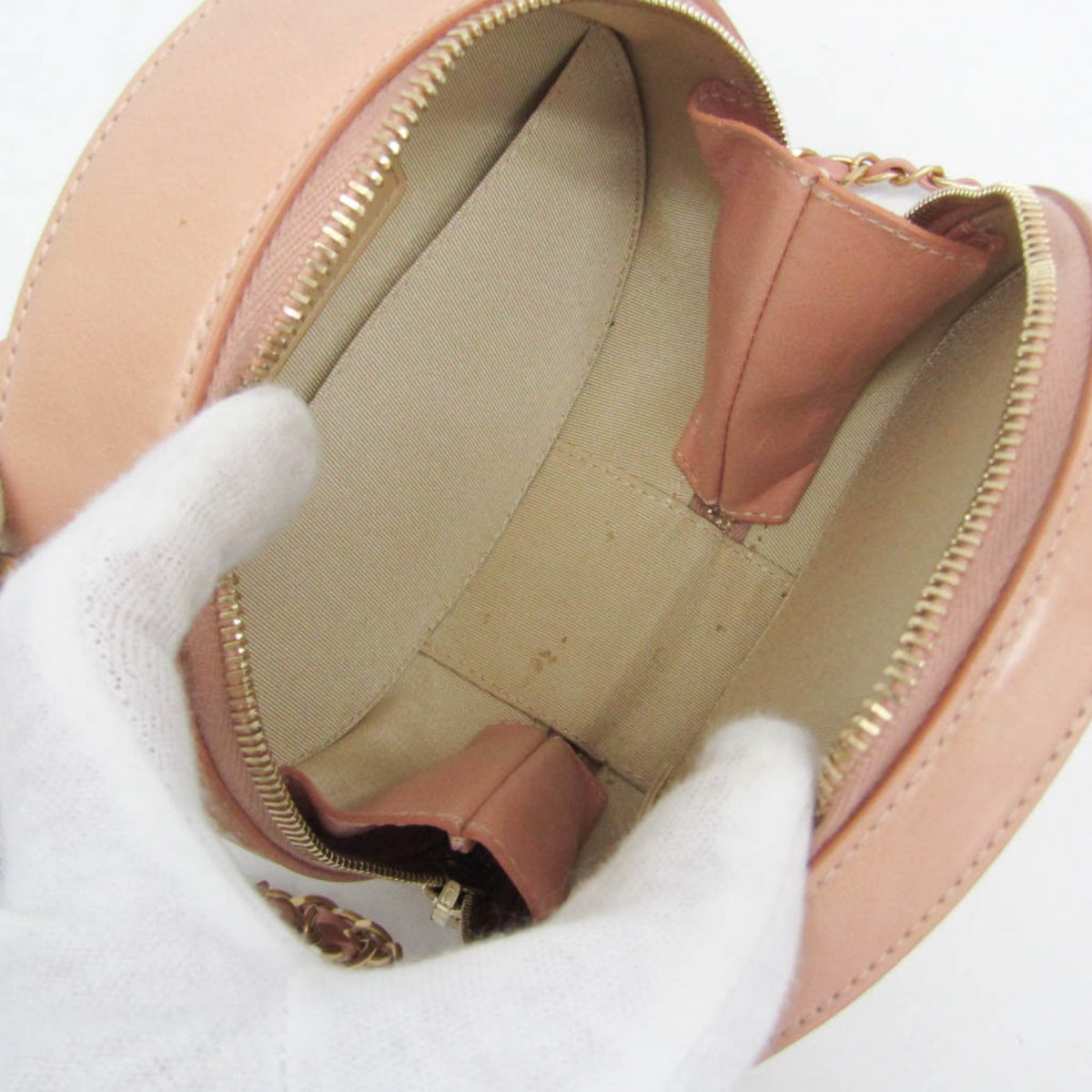 Chanel Matelassé Round as Earth · Leather