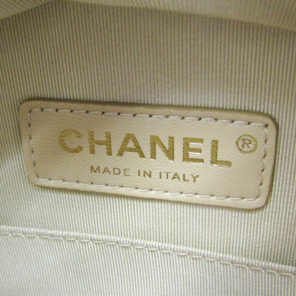 Chanel Matelassé Round as Earth · Leather