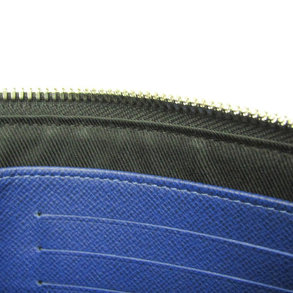 Louis Vuitton Taiga · Pochette Discovery PM