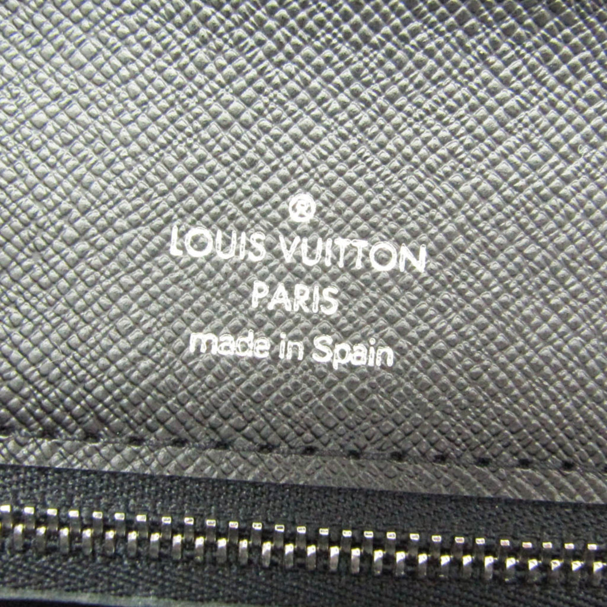 Louis Vuitton Taiga Selenga · Clutch