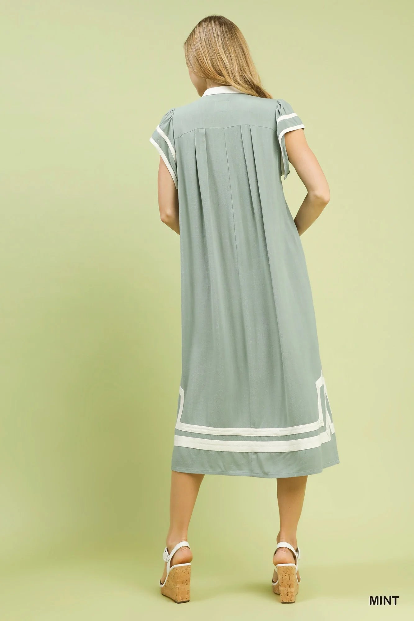 Umgee Linen Cotton Contrast Neckline Midi Dress in Mint