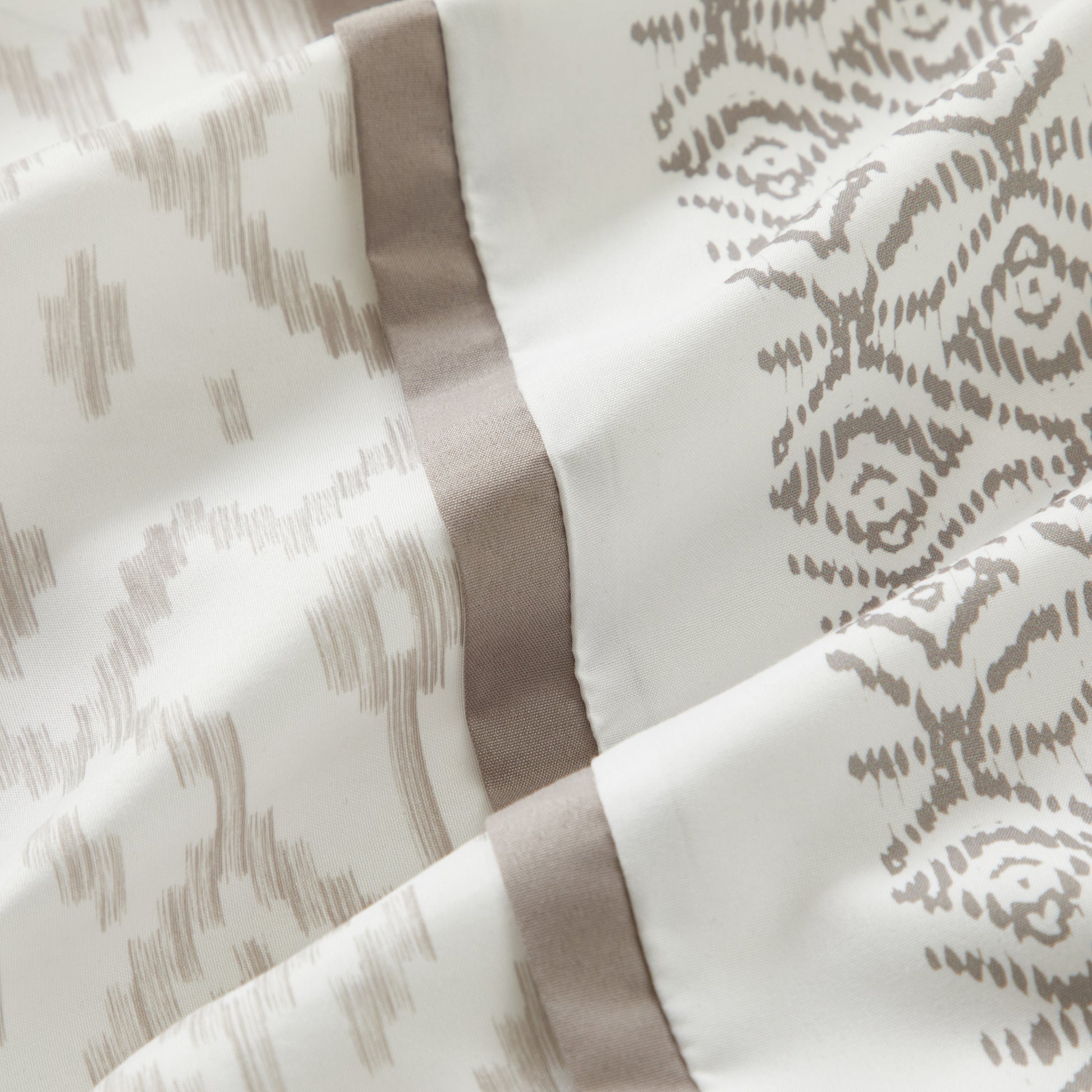 Taupe-