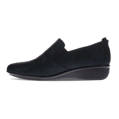 Jamaica Wedged Slip-On - Black Angle