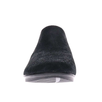 Jamaica Wedged Slip-On - Black Angle
